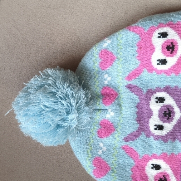 Loungefly Beanie Pom Pom Knitted Warm Hat Alpacas Hearts Design - Picture 3 of 8